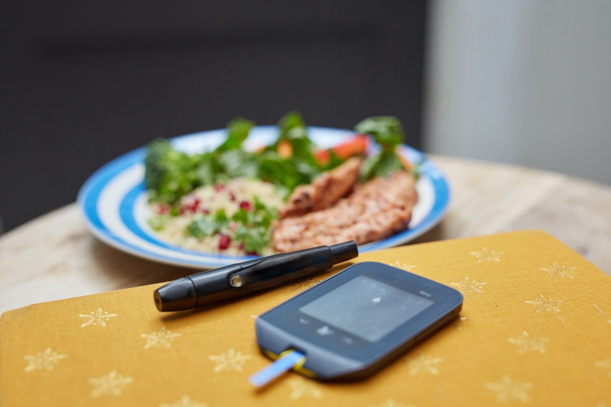 Bol petit-déjeuner avec avoine complète et baies